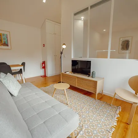 Daire Courtyard Design By Vacationy