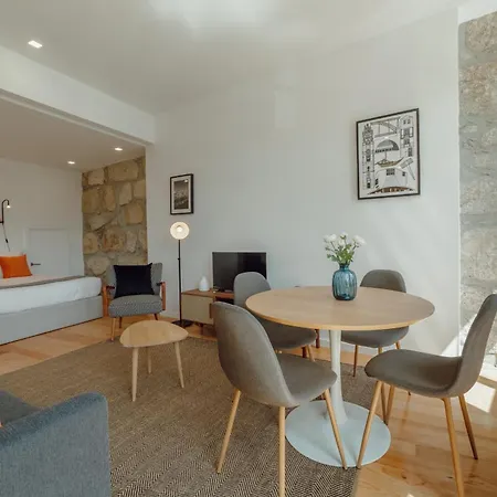 Daire Courtyard Design By Vacationy Porto