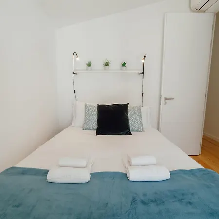 Courtyard Design By Vacationy アパート *