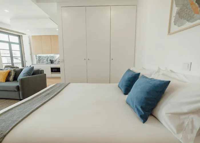 شقة Courtyard Design By Vacationy